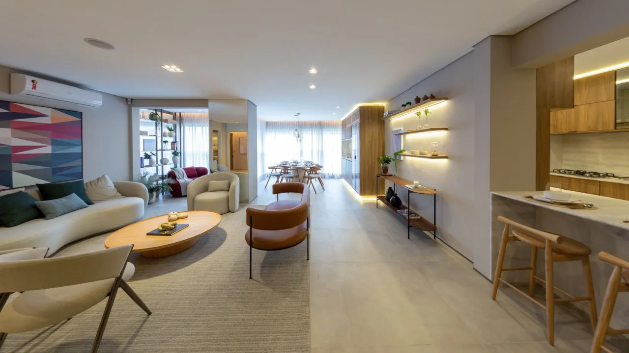 Sala ampla integrada com varanda — 157m²